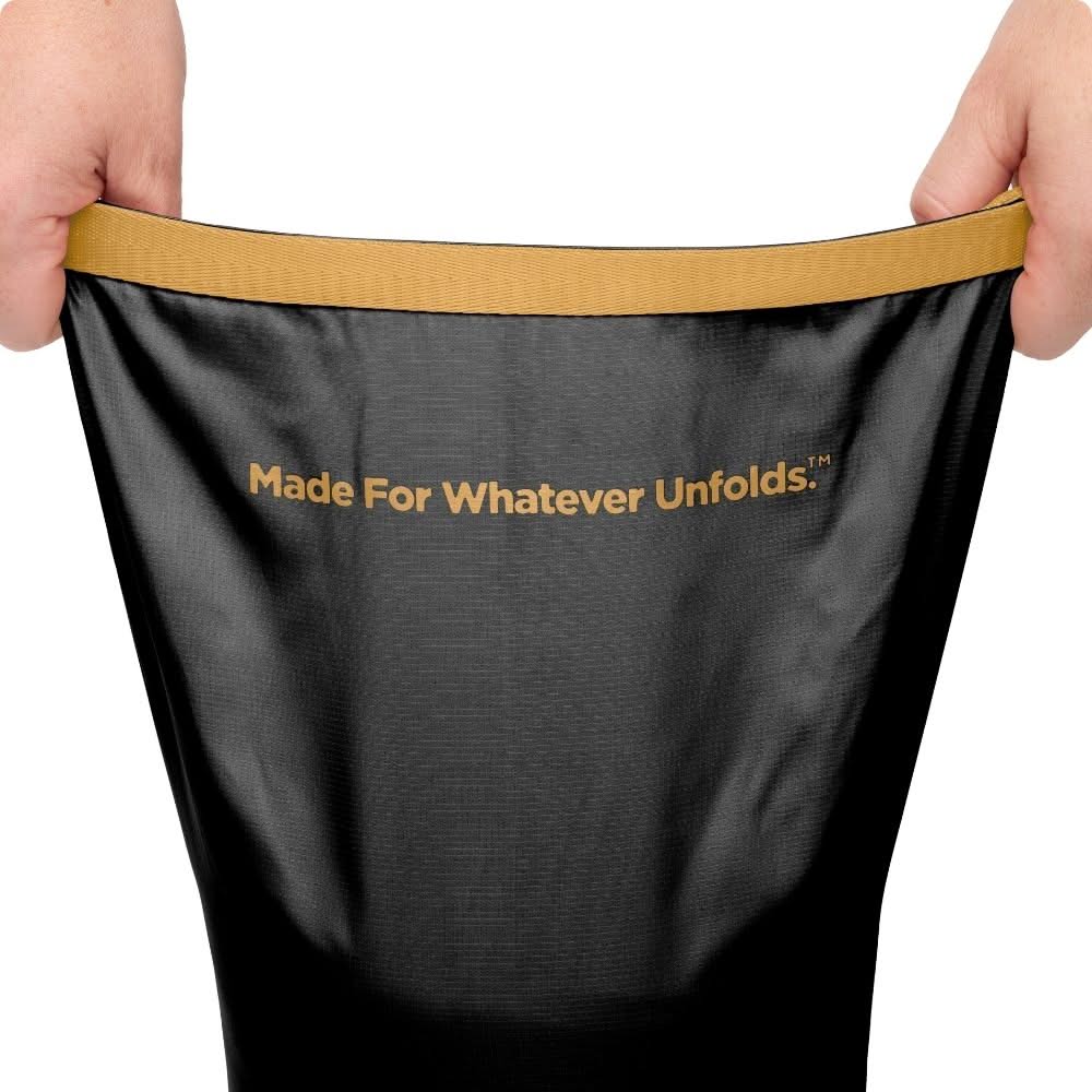 Original Puffy Blanket - Black - Image 7
