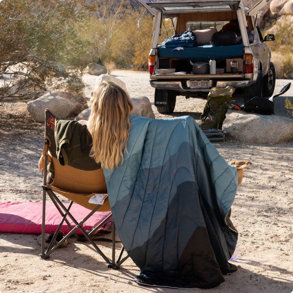 Original Puffy Blanket - Cascade Fade - Image 9